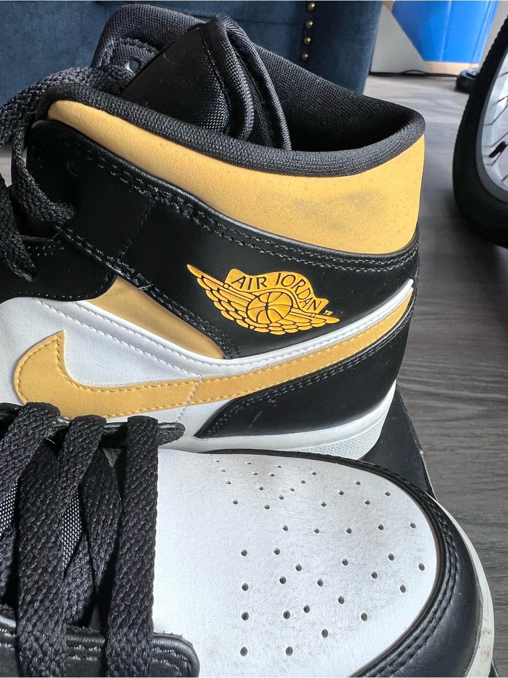 Jordan 1’s Mid — Black, Yellow and White - Picture 10 of 13